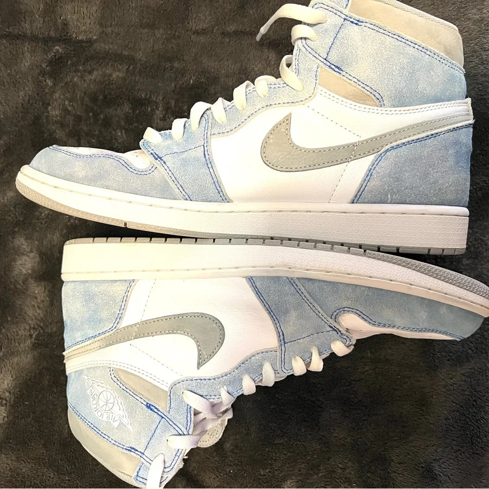 Jordan 1 Retro High OG Hyper Royal Men Shoes Mens Size 12 - Picture 3 of 9